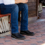 Bota Negra Caña Alta Fondo Blanco